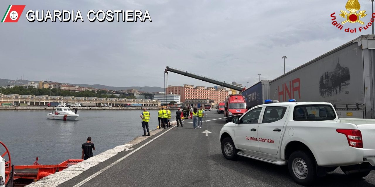 Furgone in mare al porto di Trieste<h2 class='anw-subtitle'>Intervento di Guardia costiera e Vigili del fuoco al Molo VI</h2>