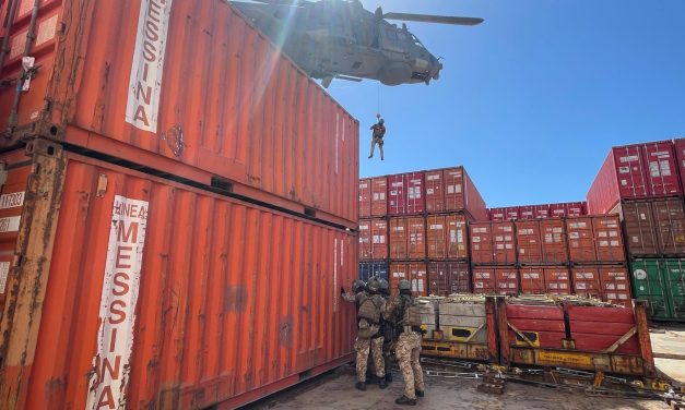 Sicurezza nel Mediterraneo: esercitazione sulla portacontainer Jolly Oro