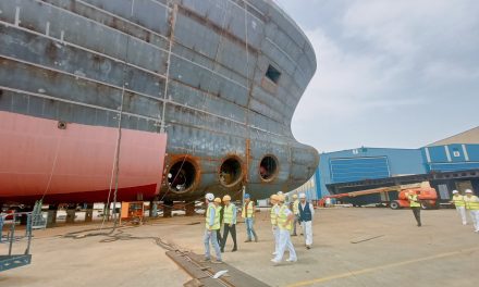 San Giorgio di Nogaro, verifica lavori per nave militare di Mariotti<h2 class='anw-subtitle'>Il completamento della porzione di scafo galleggiante è previsto per luglio, il varo nel 2025</h2>
