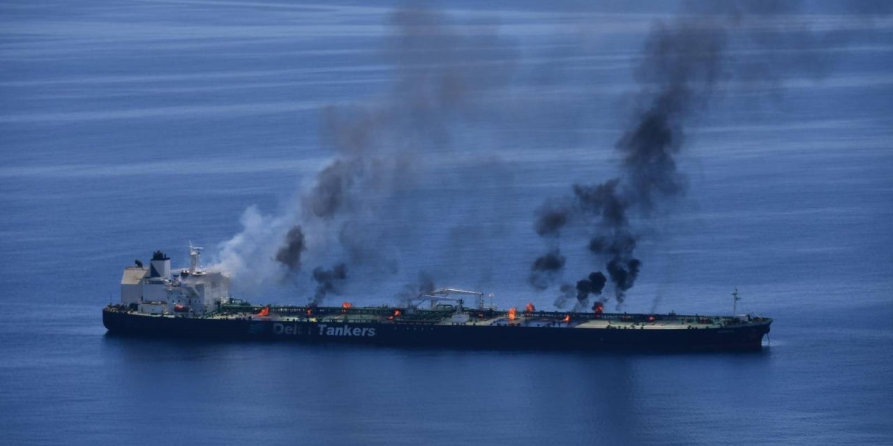 Petroliera ancora in fiamme nel Mar Rosso dopo attacco Houthi<h2 class='anw-subtitle'>Rischio danno ambientale anche se non ci sono evidenze di perdite di greggio</h2>