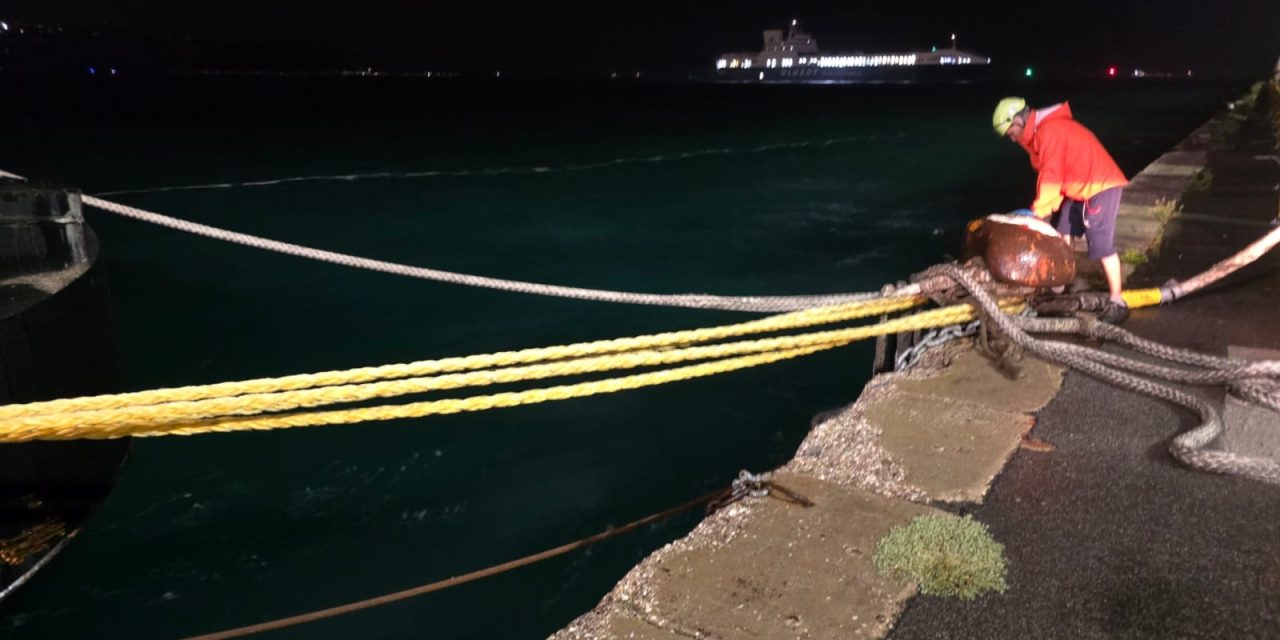 Burrasca al porto di Trieste: portacontainer rompono gli ormeggi<h2 class='anw-subtitle'>Guardia costiera impegnata in interventi di emergenza via mare e via terra</h2>