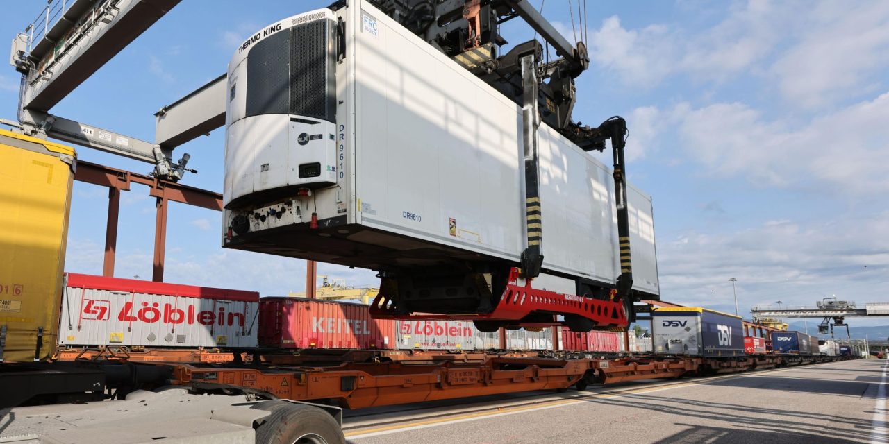 Logistica FS firma accordo per tecnologia NiKRASA<h2 class='anw-subtitle'>Siglata a Verona la partnership tra TX Logistik e la società di noleggio carri merci Wascosa</h2>