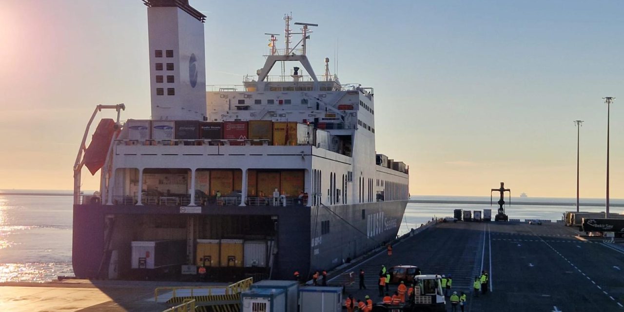 Attività a pieno ritmo nel nuovo terminal Timt del porto di Trieste<h2 class='anw-subtitle'>Inaugurata anche una sala di accoglienza per i camionisti turchi dell'Autostrada del mare</h2>